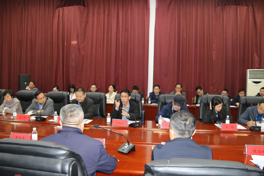 舟山市經信局副局長毛潤洲攜舟山市優秀企業家代表一行40余人蒞臨銳智股份調研考察！