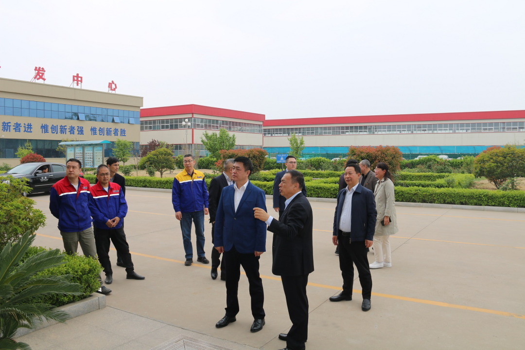 青島市政協(xié)副主席、市工商聯(lián)主席崔作一行蒞臨銳智股份調研考察